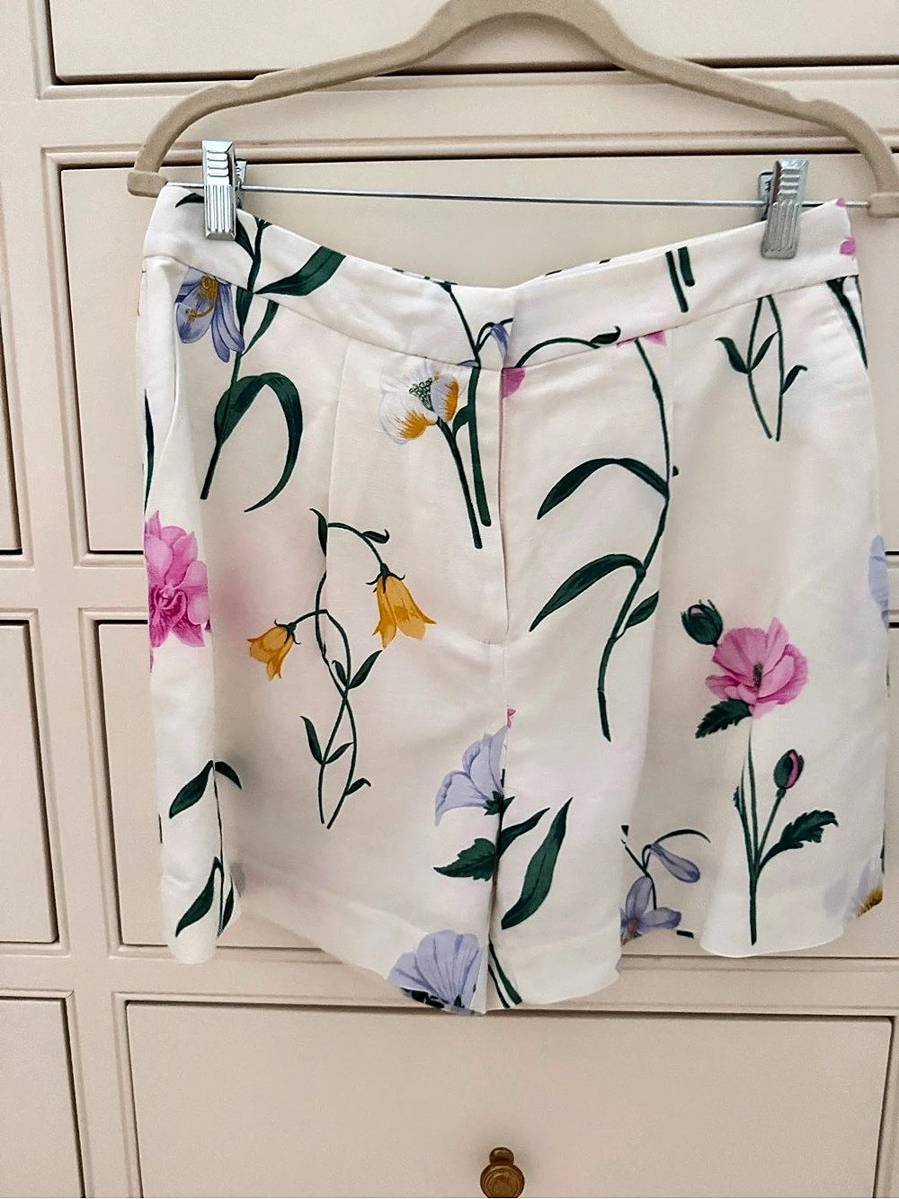 Ann Taylor Floral Bermuda Shorts in White & Green Like New